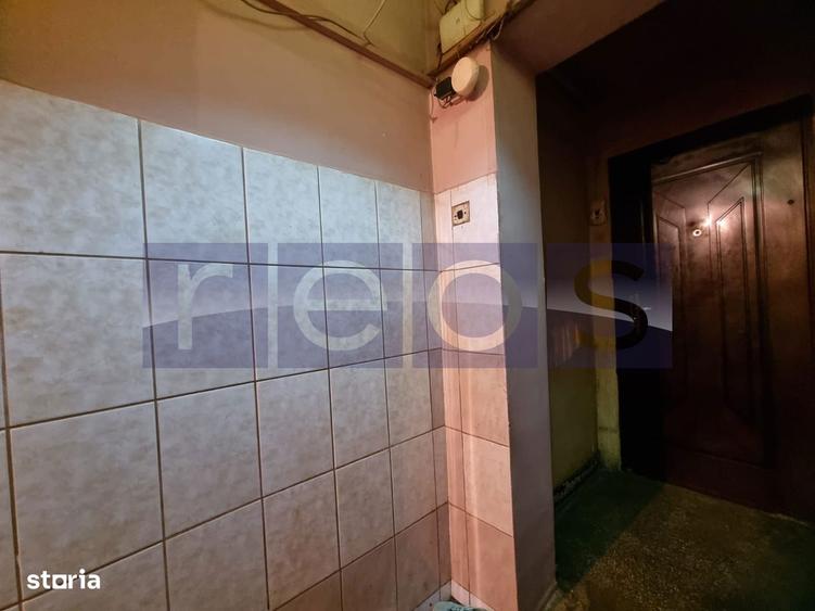 Apartament cu 4 camere semidecomandat în Tineretului