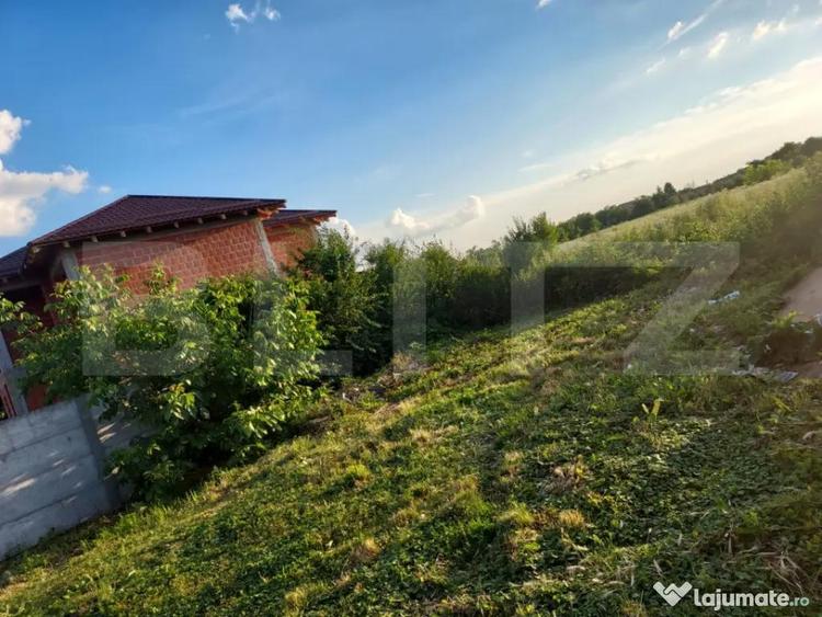 Casă cu 2 camere cu Teren 2860 Mp în Botiz
