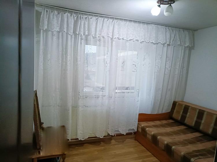 Apartament cu 3 camere decomandat în Ostroveni