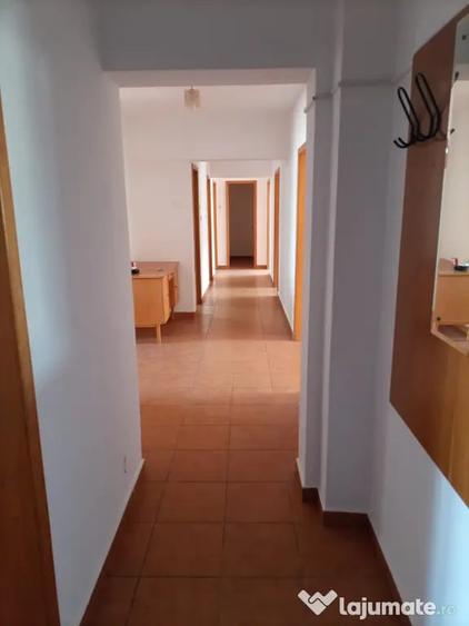 Apartament cu 5 camere decomandat în Unirii