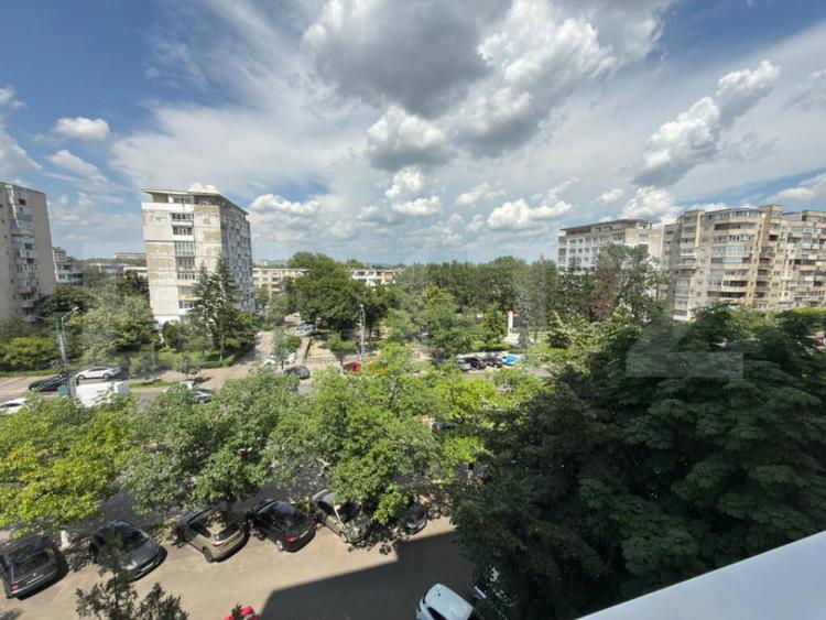 Apartament cu 2 camere decomandat în Republicii