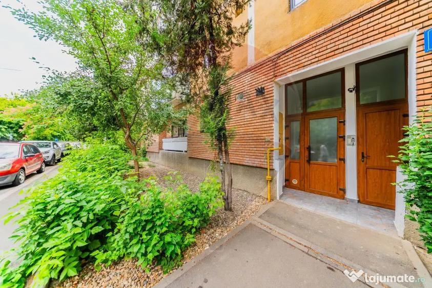 Apartament cu 2 camere semidecomandat, mobilat în Boul Roșu