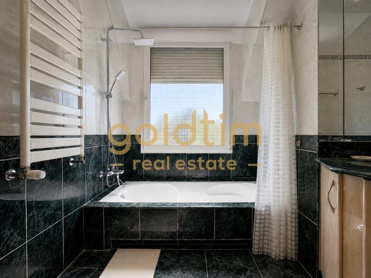Duplex cu 6 camere cu Piscina în Iancu Nicolae