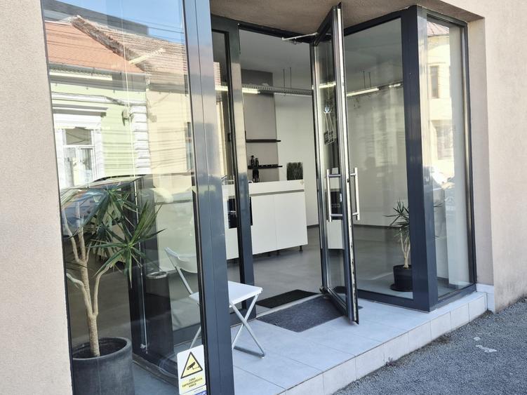 Spațiu comercial, de 108 mp, în Central