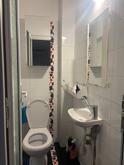 Apartament cu 3 camere semidecomandat în Ozana