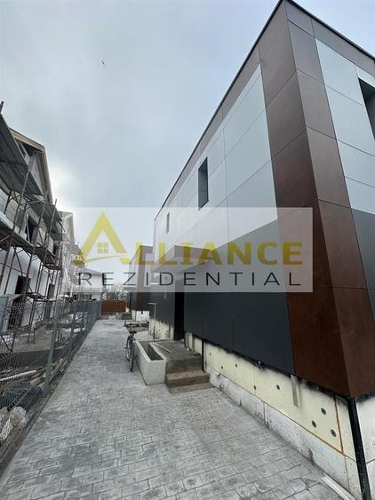 Casă individuală cu 3 camere decomandat cu Canalizare în Central