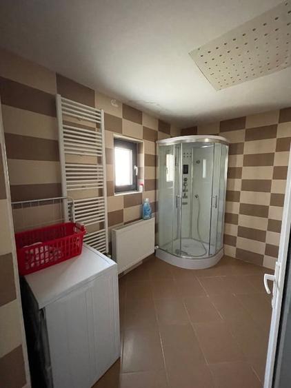 Casă individuală cu 5 camere cu Canalizare în Vânători
