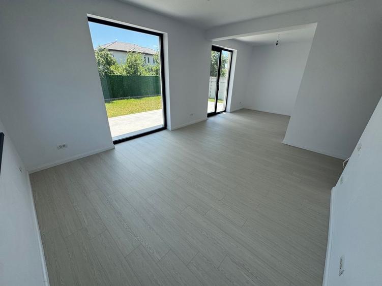 Casă individuală cu 5 camere cu Canalizare în Central