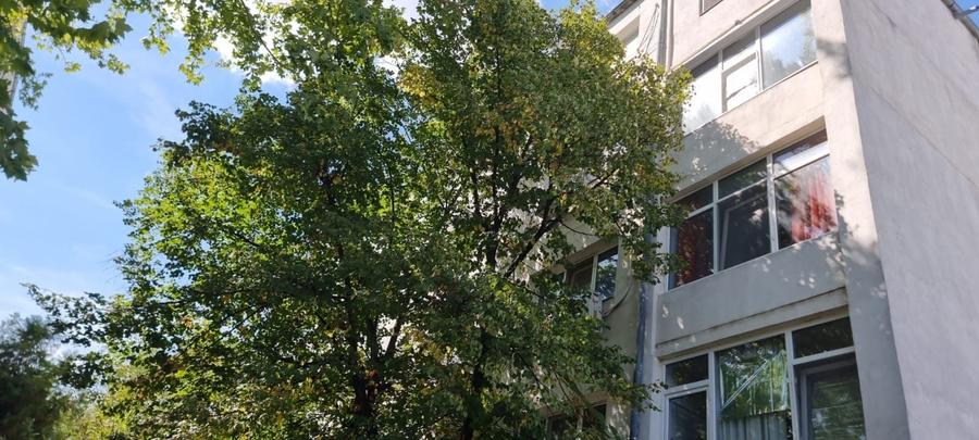 Apartament cu 3 camere semidecomandat în Exterior Vest