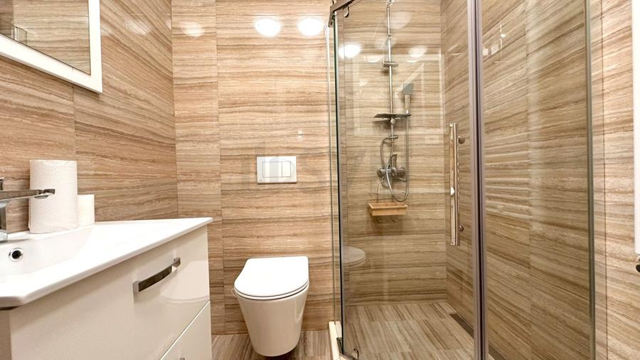 Apartament cu 3 camere semidecomandat în Herăstrău