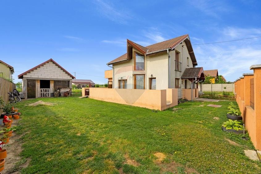 Casă individuală cu 3 camere cu Teren 450 Mp în Sud