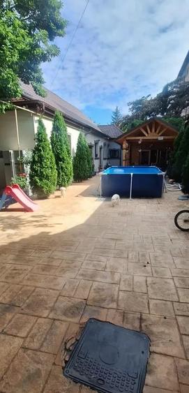 Casă individuală cu 6 camere cu Canalizare în Aradului