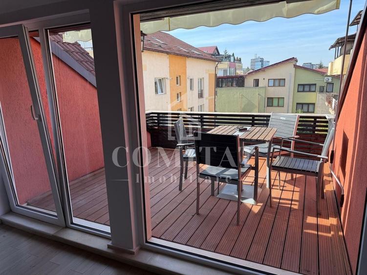 Apartament cu 3 camere semidecomandat, mobilat în Bună Ziua
