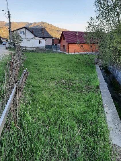 Teren de 1000 mp, în Telciu