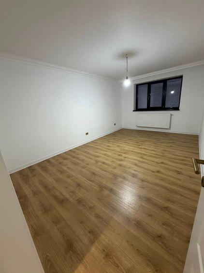 Apartament cu 3 camere decomandat în Sud