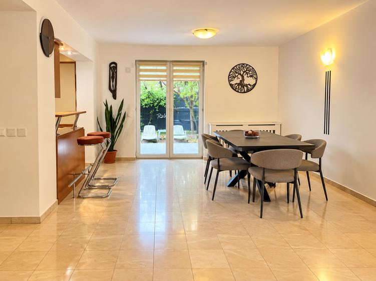 Duplex cu 5 camere cu Canalizare în Central
