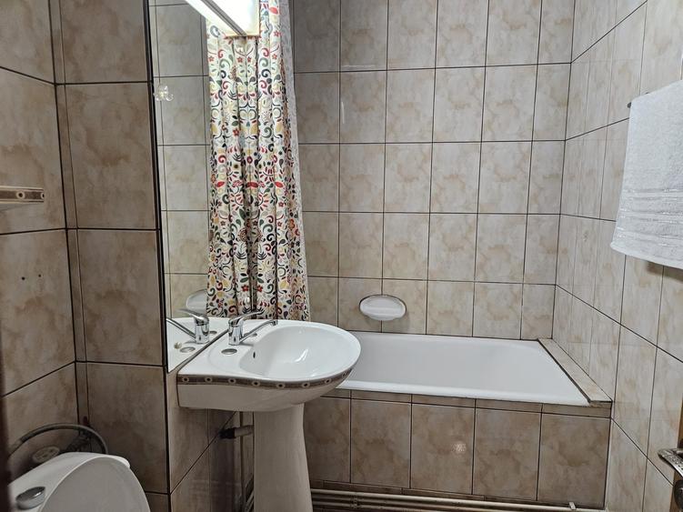 Apartament cu 3 camere decomandat în Popa Șapcă