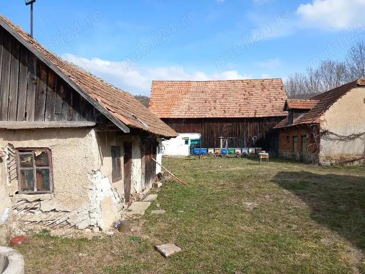 Casă cu 2 camere cu Teren 2200 Mp în Lisnău