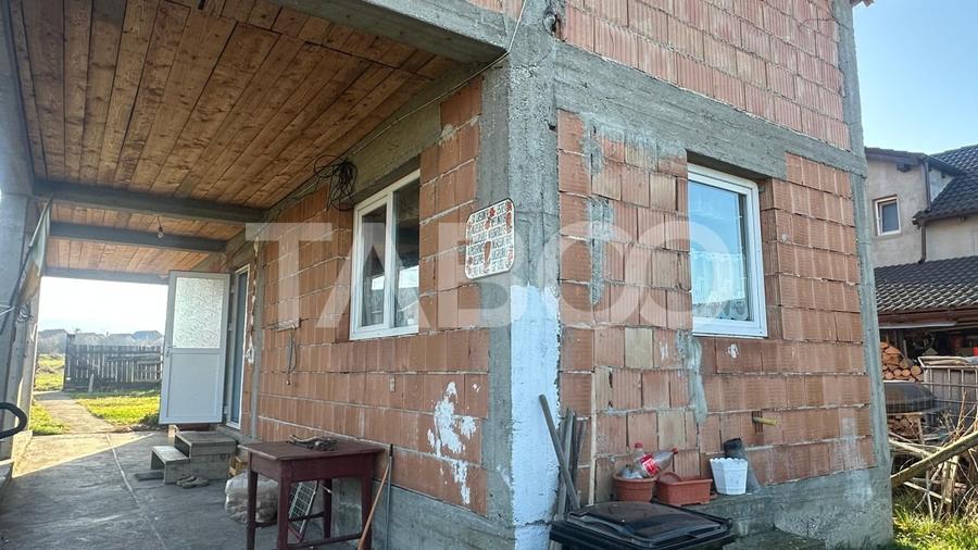 Casă individuală cu 4 camere cu Canalizare în Cristian