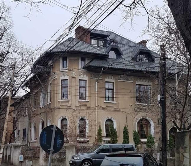 Apartament cu 4 camere decomandat în Cotroceni