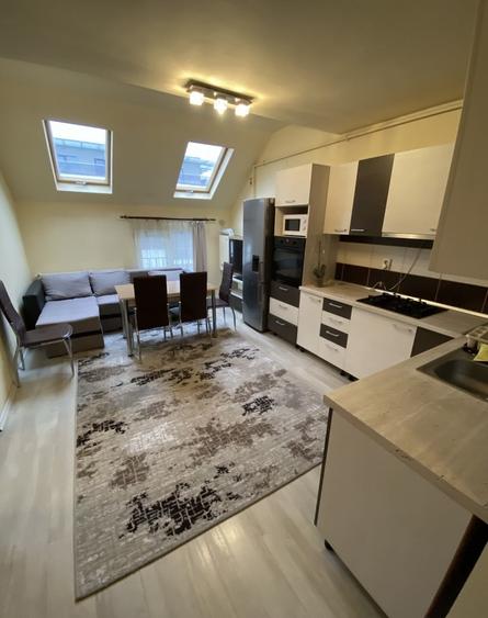 Apartament cu 3 camere decomandat, mobilat în Iris