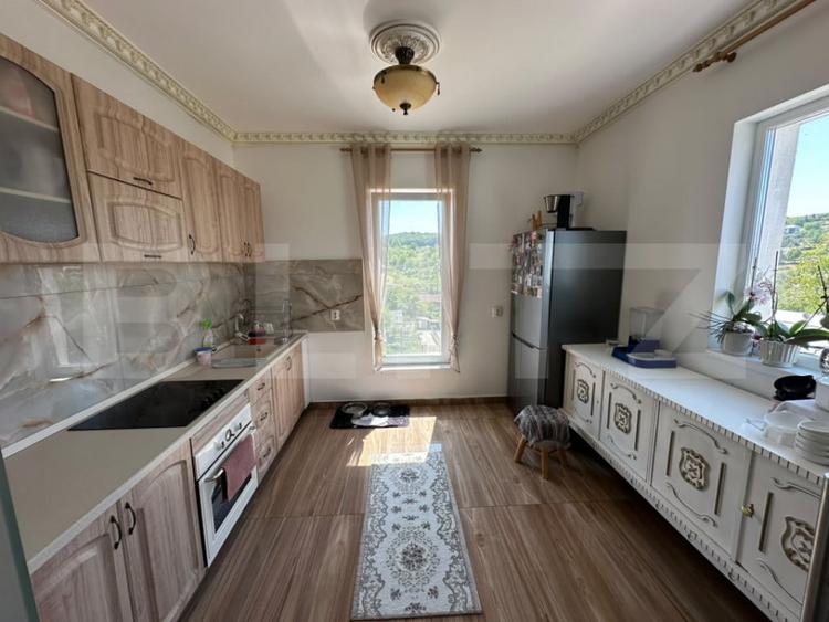 Casă cu 5 camere cu Teren 1604 Mp în Central