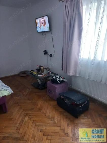 Casă cu 6 camere cu Teren 170 Mp în Tomis I