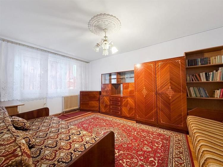 Apartament cu 3 camere decomandat în Dacia