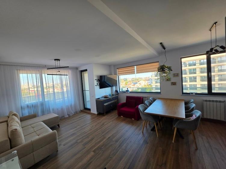 Apartament cu 2 camere semidecomandat, mobilat în Nord