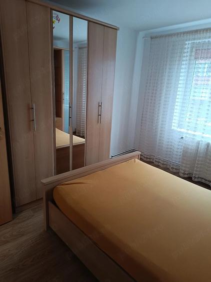 Apartament cu 3 camere semidecomandat în Decebal