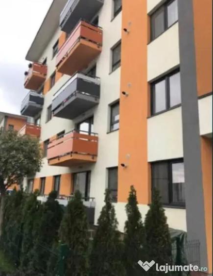 Apartament cu 3 camere decomandat, mobilat în Tractorul