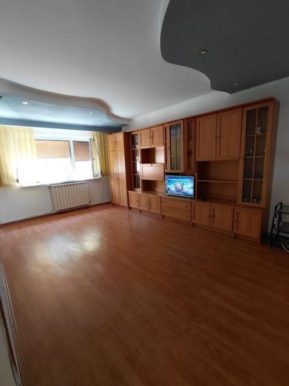 Apartament cu 2 camere decomandat în Est