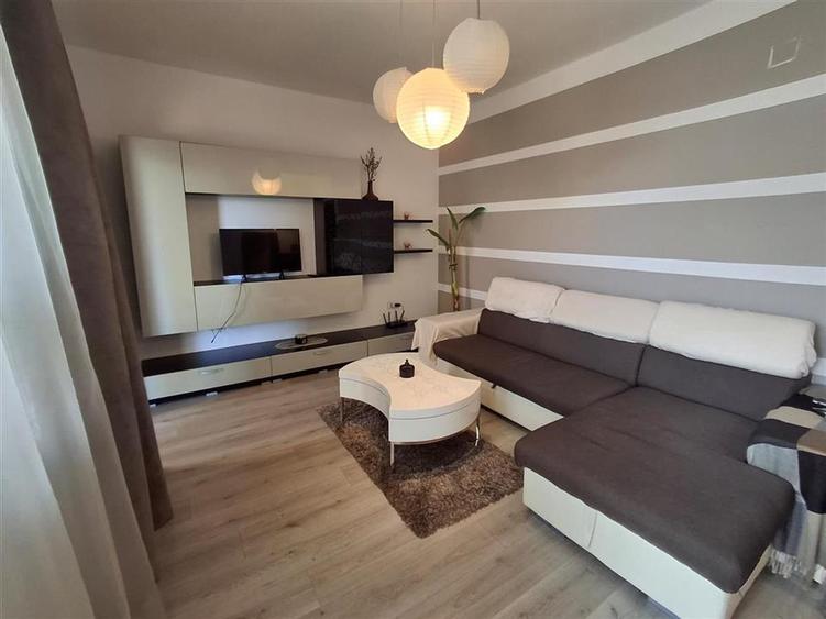 Apartament cu 2 camere semidecomandat în Turnișor