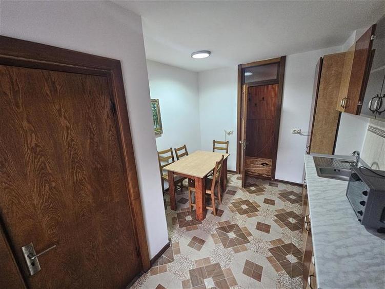 Apartament cu 3 camere decomandat, mobilat în Micro IV