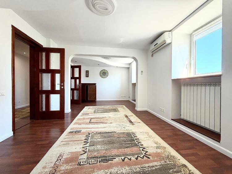 Apartament cu 3 camere decomandat în P-ța Unirii