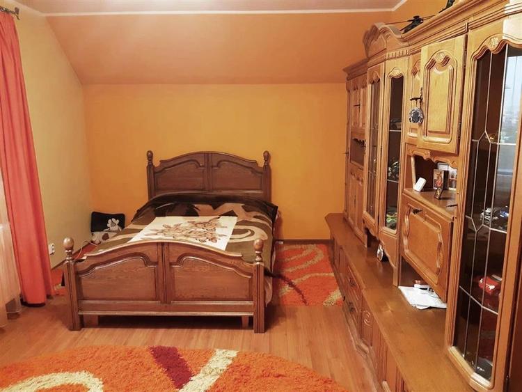 Casă individuală cu 7 camere cu Teren 700 Mp în Sud-Vest