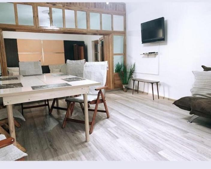 Casă cu 4 camere cu Teren 400 Mp în Central
