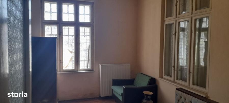 Casă cu 4 camere cu Teren 394 Mp în Central