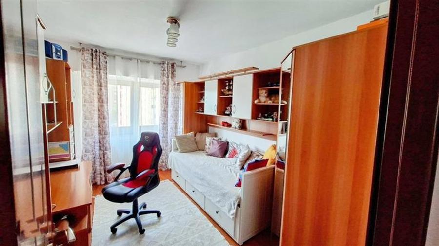 Apartament cu 3 camere decomandat, mobilat în Scriitorilor