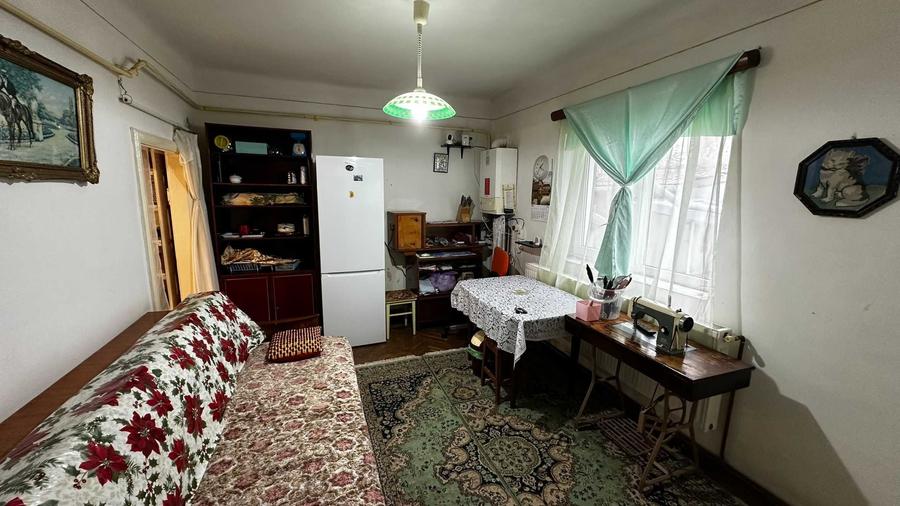 Casă cu 4 camere cu Teren 500 Mp în Central