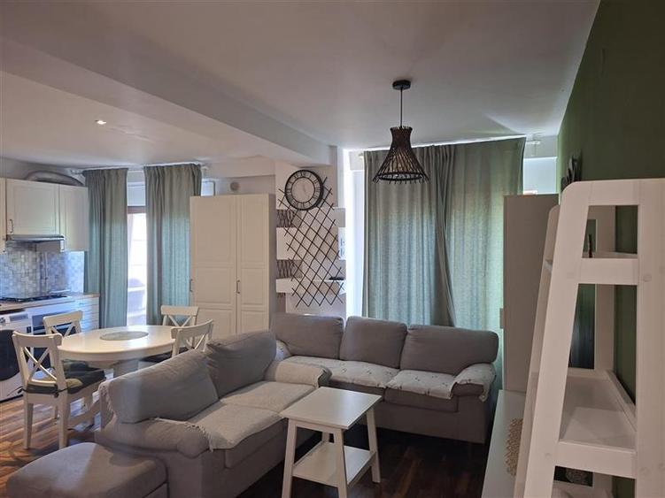 Apartament cu 3 camere decomandat în 9 Mai