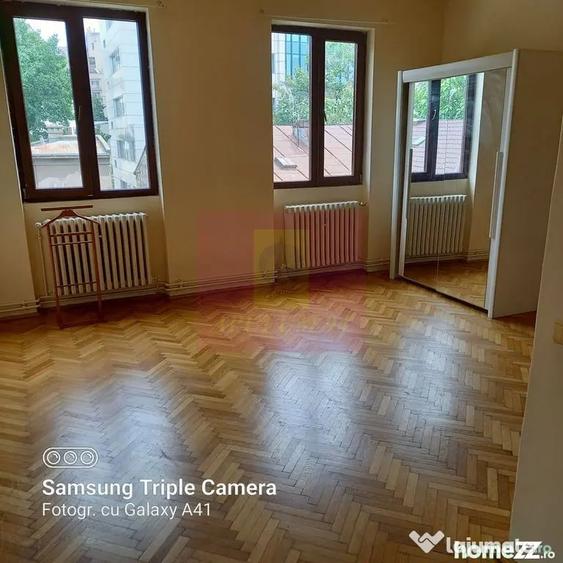 Apartament cu 5 camere semidecomandat în Mitropolie