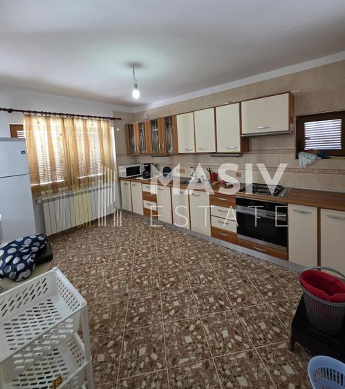 Casă individuală cu 12 camere cu Canalizare în Central