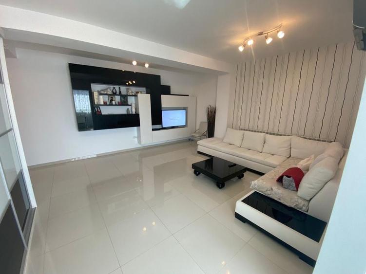 Apartament cu 2 camere decomandat în Palazu Mare