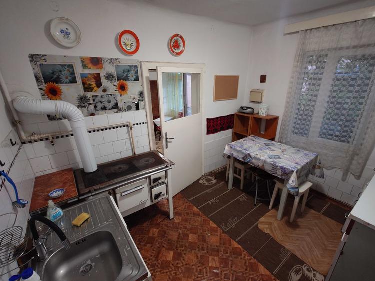 Casă cu 3 camere în Aleea Carpați
