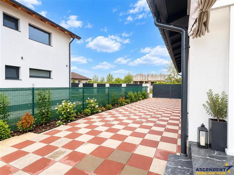 Casă individuală cu 4 camere cu Teren 800 Mp în Exterior Est