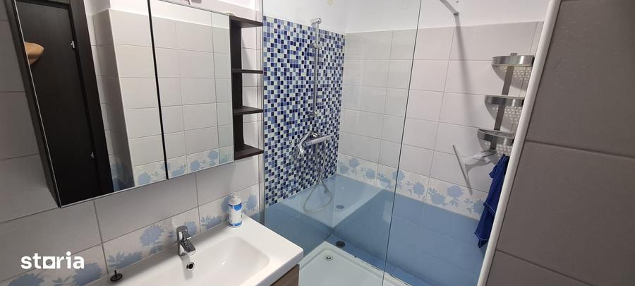 Apartament cu 3 camere decomandat în