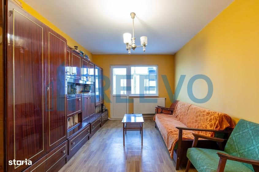 Apartament cu 3 camere semidecomandat, mobilat în Narcisa