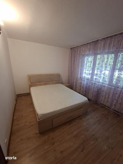 Apartament cu 2 camere semidecomandat, mobilat în Rovine