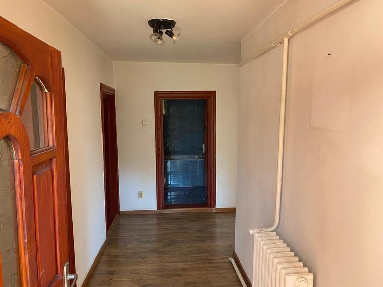 Casă individuală cu 8 camere cu Teren 1820 Mp în Vadu Moldovei